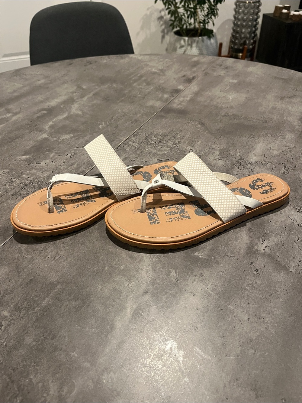 Sorel White Crisscross Thong Sandals with Tan Footbed